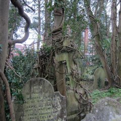 Highgate Cemetery Is the Creepiest Spot in London Highgate Cemetery Is the Creepiest Spot in London