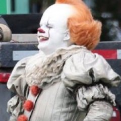 Adult Richie Shares A Laugh With Pennywise In 'It' Sequel Pics Adult Richie Shares A Laugh With Pennywise In 'It' Sequel Pics