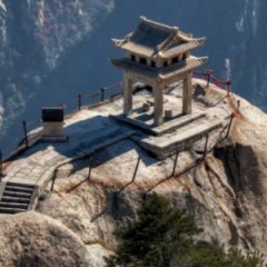 5 Hikes Around the World Daredevils Will Love