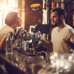 10 Things You Should Never Do in a Bar