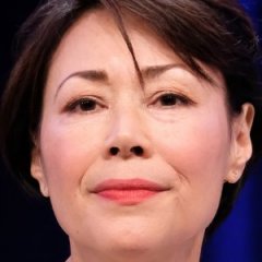 Scandals That Completely Shook The Biggest News Anchors Scandals That Completely Shook The Biggest News Anchors