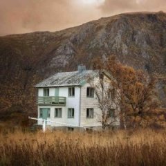 Photographing the Abandoned Homes Above the Arctic Circle Photographing the Abandoned Homes Above the Arctic Circle