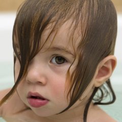 9 Dangerous Habits Parents Have During Bath Time