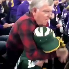 Vikings Fan Chokes Packers Loudmouth Vikings Fan Chokes Packers Loudmouth