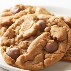 5-Ingredient Peanut Butter Chocolate Chip Cookies