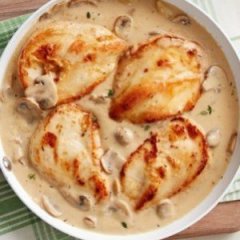 A Yummy Skillet Chicken With Roasted Garlic & Mushroom Gravy A Yummy Skillet Chicken With Roasted Garlic & Mushroom Gravy