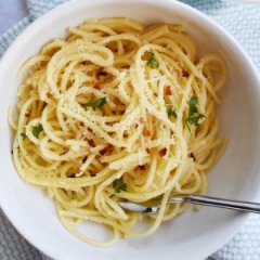 A Cheesy, Garlicky Weeknight Pasta Recipe A Cheesy, Garlicky Weeknight Pasta Recipe