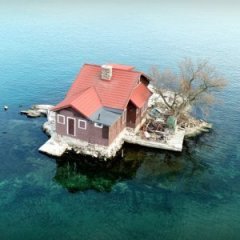 Family Lives in Tiny House on Island the Size of a Tennis Court Family Lives in Tiny House on Island the Size of a Tennis Court