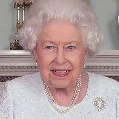 Bizarre Photos Reveal Something May Be Wrong with the Queen Bizarre Photos Reveal Something May Be Wrong with the Queen
