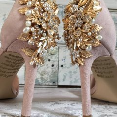 Bride Finds Secret Message From Her Late Mother on Wedding Heels Bride Finds Secret Message From Her Late Mother on Wedding Heels